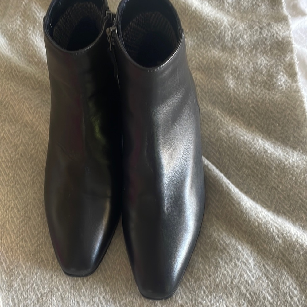 New Aquatalia ankle boots